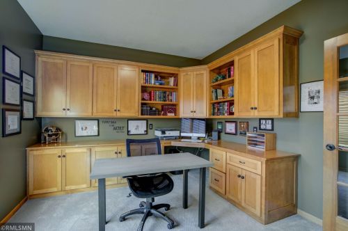 2489 Schneider Ct, Chaska MN 55318-1567 exterior