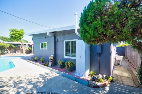 511 Rosslynn Ave, Fullerton CA  92832-2725 exterior