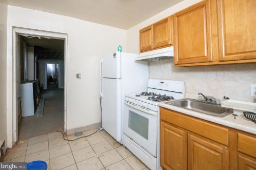 1637 Girard Ave, Philadelphia PA 19130-1514 exterior