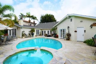 275 Rossmore Ave, Los Angeles CA  90004-3702 exterior