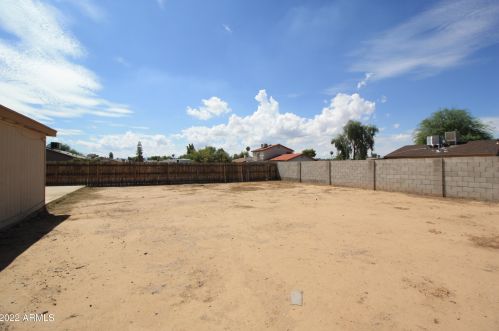 2202 73 Ave, Phoenix AZ 85033-1325 exterior