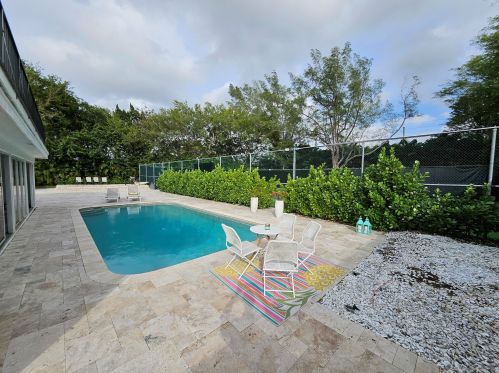 8044 Twin Lk Dr, Boca Raton FL 33496-1960 exterior