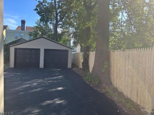 51 Leslie Pl, Irvington NJ  07111-1106 exterior