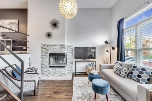 1312 Damen Ave, Chicago IL 60647-5507 exterior