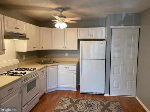 18 Poillon Ct, Trenton, NJ 08648-2657