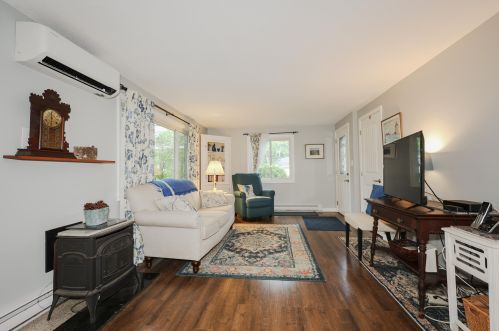 19 Amoskeag Rd, Concord NH 03301-4641 exterior