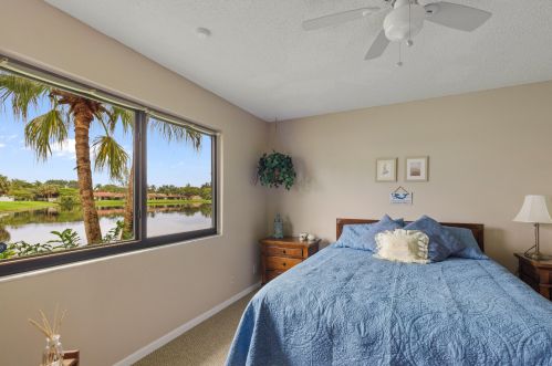 5 Mayfair Ln, Boynton Beach FL 33426-7717 exterior