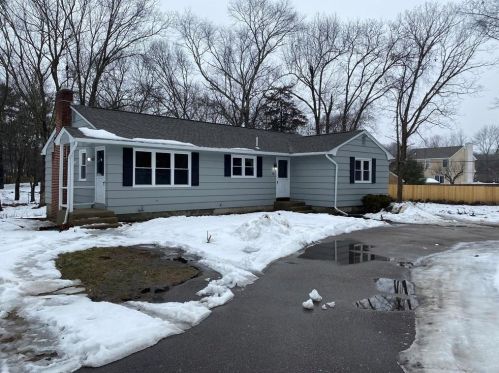 50 Colvintown Rd, Coventry RI 02816-8564 exterior