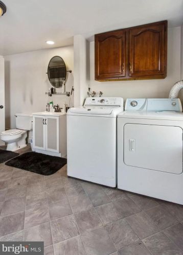 126 Chestnut St, Hanover PA 17331-2244 exterior