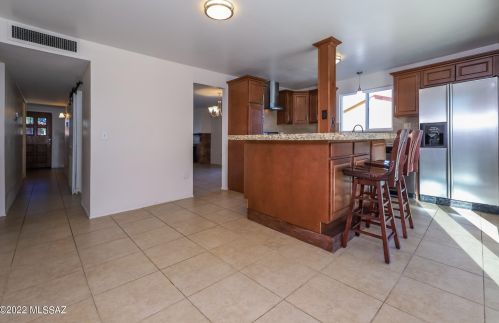 702 Kent Dr, Tucson AZ 85710-2442 exterior