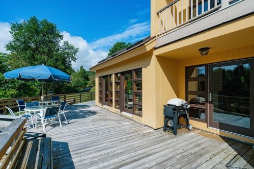 12 Rdg Rd, Farmington CT 06032-3020 exterior