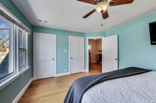 3823 Ravenswood Ave, Chicago IL 60660-2320 exterior