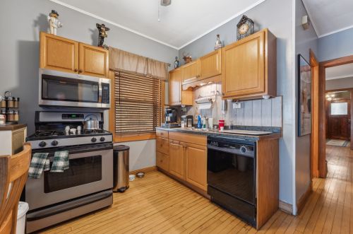 2612 Agatite Ave, Chicago IL 60625-7076 exterior