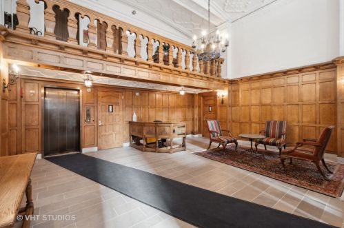 220 Walton Pl, Chicago, IL 60611-1649