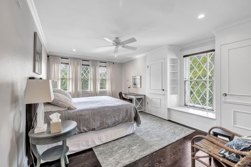 1469 Lilac Ln, Milwaukee WI  53217-2960 exterior