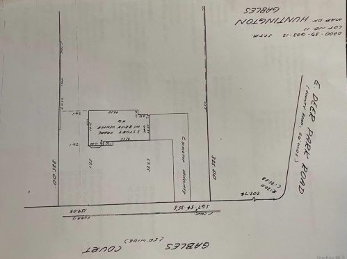 6 Gables Ct, Huntington Station NY 11746-4852 exterior