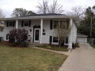 17031 Bernadine St, Lansing, IL 60438-1159