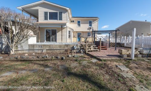 12 Crk Rd, Hazlet NJ 07730-2205 exterior