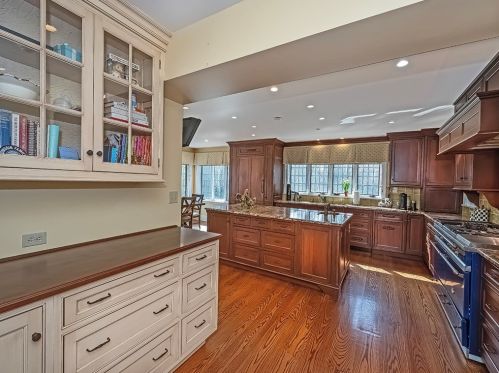 1100 Shady Ave, Pittsburgh PA  15232-2810 exterior