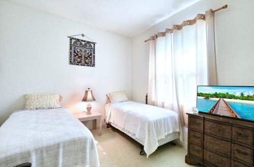 3927 Aurora Ct, Naples FL 34116-7322 exterior