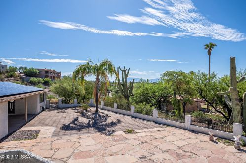 5860 Swan Rd, Tucson AZ 85718-5433 exterior