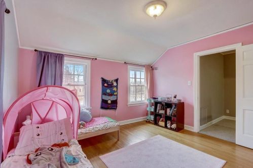 6405 Lk Dr, Milwaukee WI 53217-4229 exterior