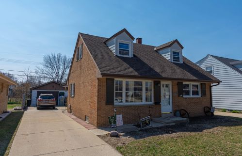 6613 Dodge Pl, Milwaukee WI  53220-1329 exterior