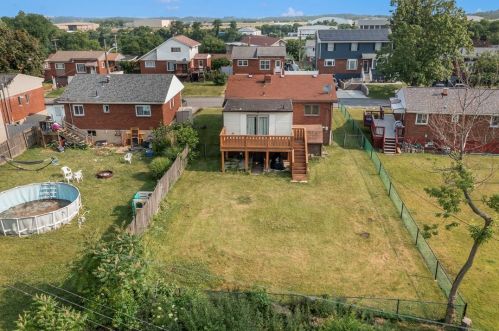 340 Meadowlark Ln, Pittsburgh PA  15122-2527 exterior