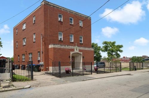 67 Ridge St, Providence, RI 02909-1509