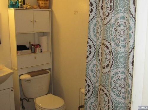 53 Hamilton Ave, Fairview NJ 07022-2040 exterior