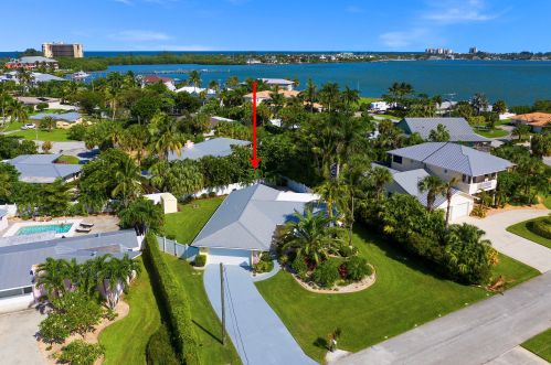 1602 Thumb Pt Dr, Fort Pierce FL 34949-3569 exterior