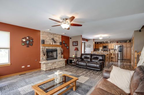 8520 Acorn Path, Bull Valley IL 60097-8866 exterior