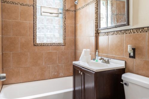 3737 10 St, Milwaukee WI 53206-3316 exterior