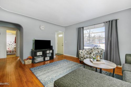 4114 Jefferson Ave, Grand Rapids MI 49548-3371 exterior