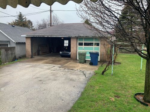 2827 71st St, Milwaukee, WI 53219-2952