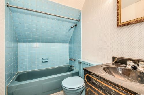 57 Arcadia Dr, Huntington Station NY 11746-6935 exterior