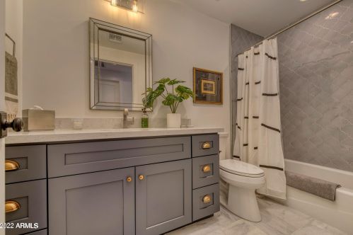 3413 45th St, Phoenix AZ  85018-6028 exterior