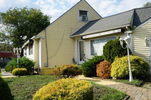 1610 Oak Tree Rd, Iselin NJ 08830-1540 exterior