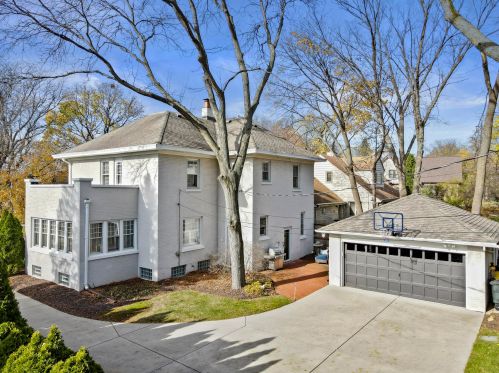 6162 Washington Cir, Milwaukee WI 53213-2472 exterior