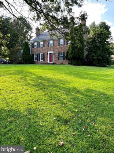 1905 Merrifields Dr, Silver Spring, MD 20906-1255