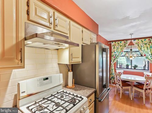 16 Cliveden Ct, Trenton NJ 08648-1400 exterior