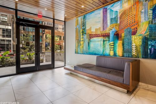 230 Ontario St, Chicago IL  60611-3605 exterior