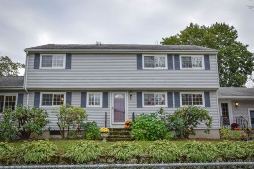 32 Falcon St, Worcester, MA 01603-1153