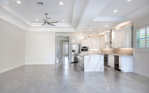 711 102 Ave, Naples FL 34108-3216 exterior