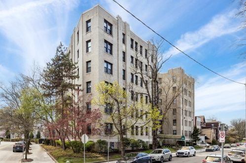 372 Highland Ave, Pittsburgh PA  15206-4273 exterior