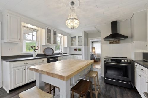 131 Pleasant St, Worcester MA 01609-3201 exterior