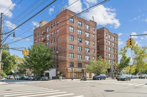 1144 Lydig Ave, Bronx NY  10461-1713 exterior