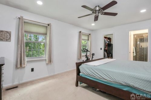 10 Snowflake Ln, Edison NJ 08820-1462 exterior