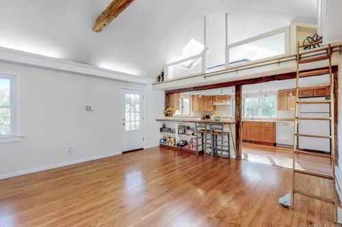 11 Mtn Rd, Wilton CT 06897-4912 exterior