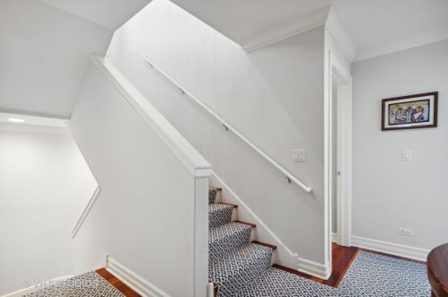 832 Colfax Ave, Elmhurst IL 60126-4535 exterior